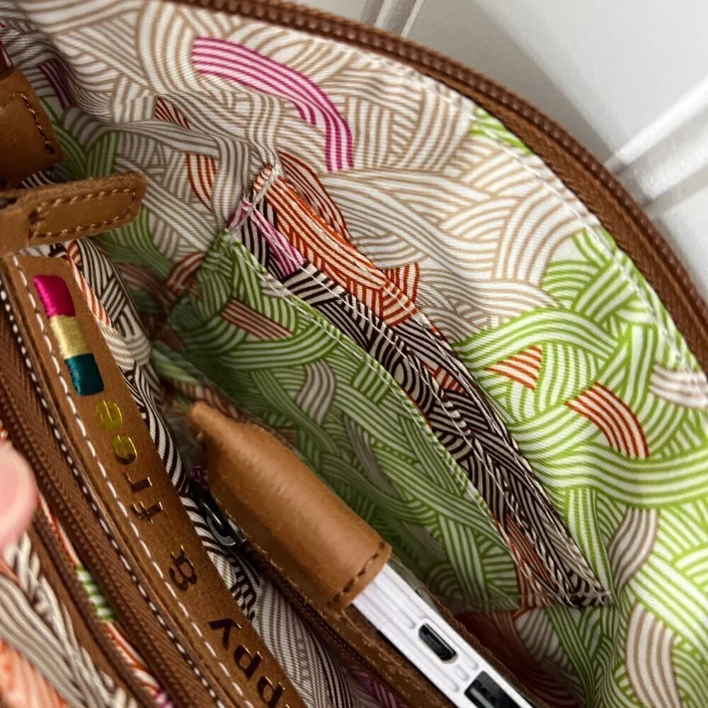 The SAK charging wristlet Sanibel NWT - Picture 9 of 15